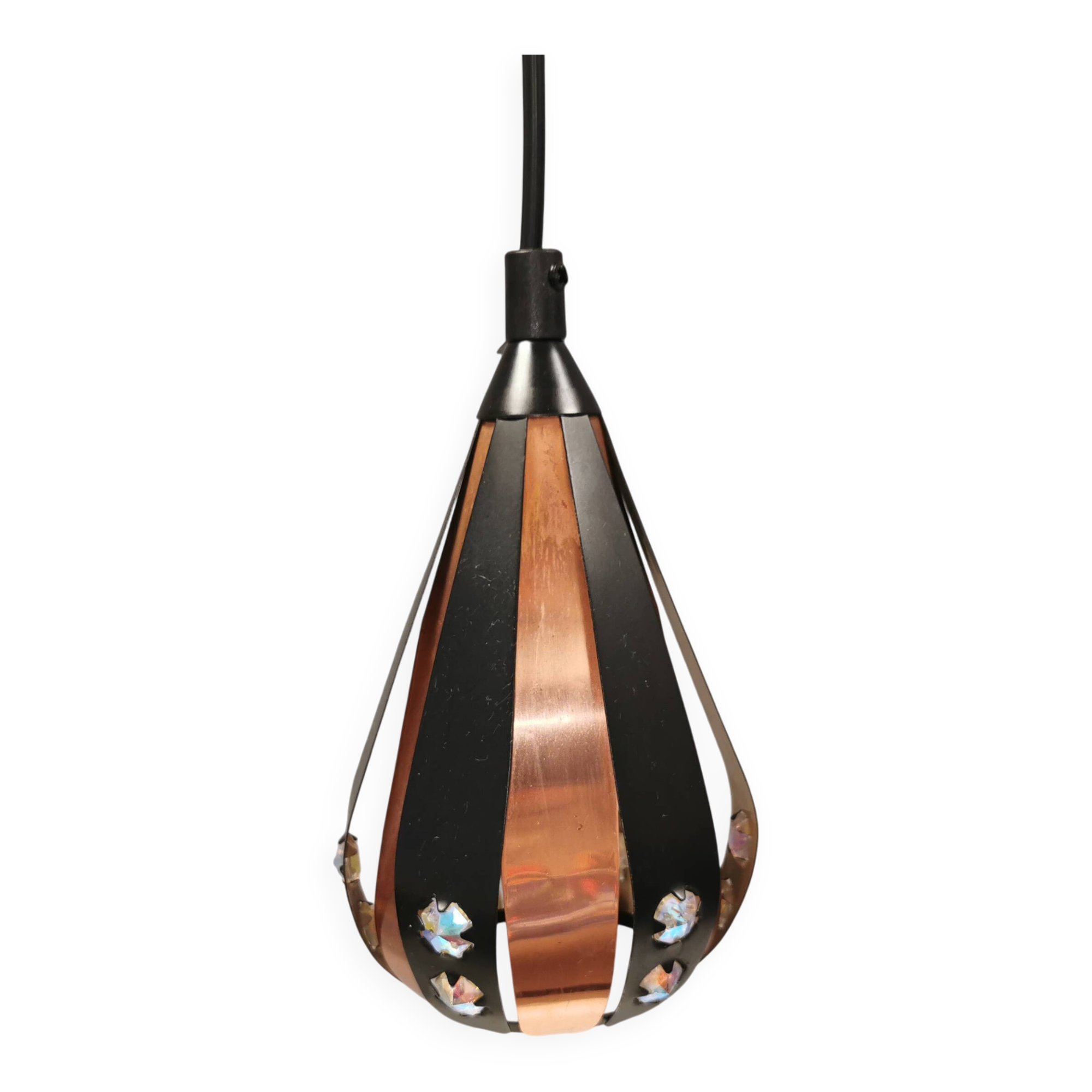 A teardrop-shaped pendant lamp made of copper, black metal, and prisms.