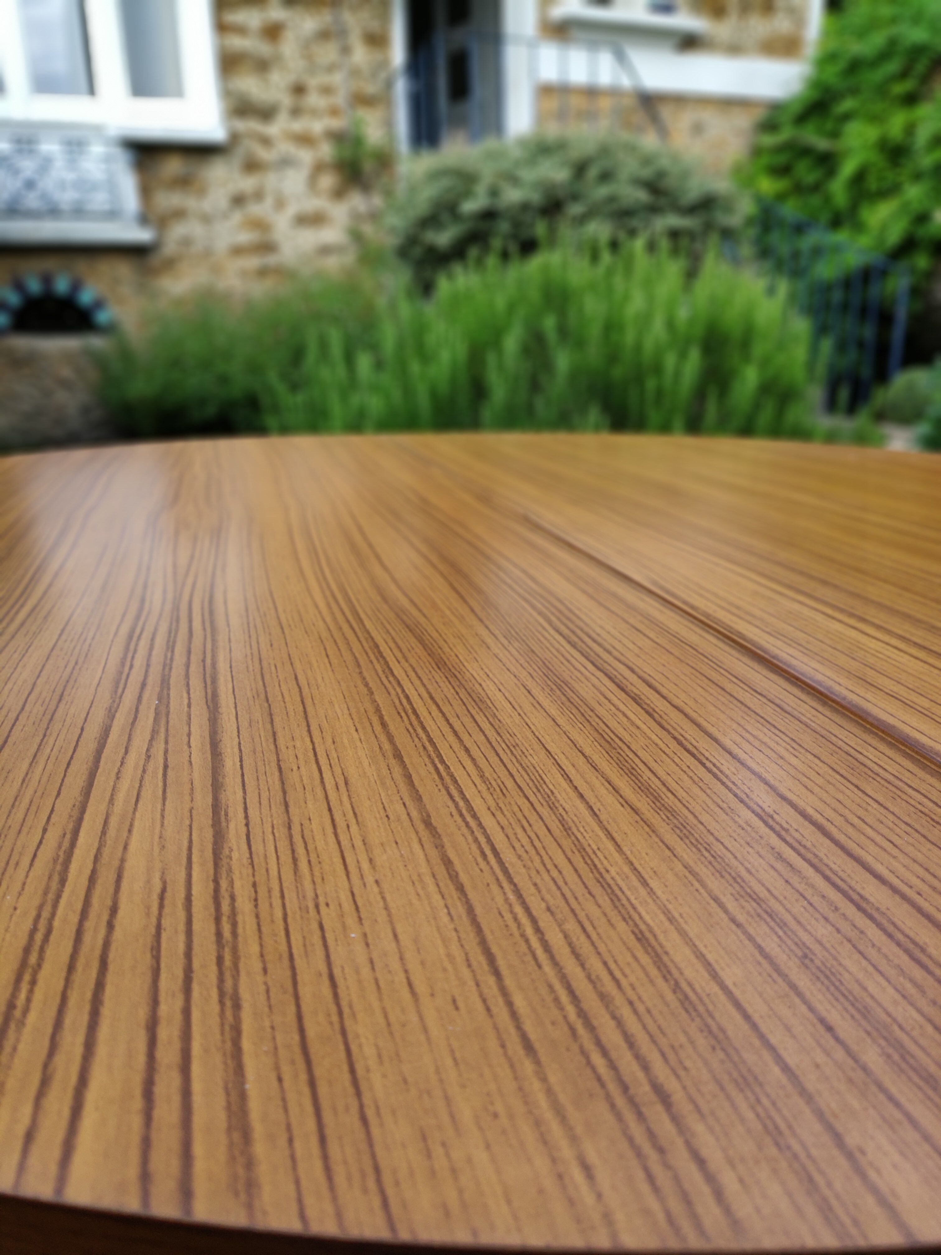 Round table expandable dining table