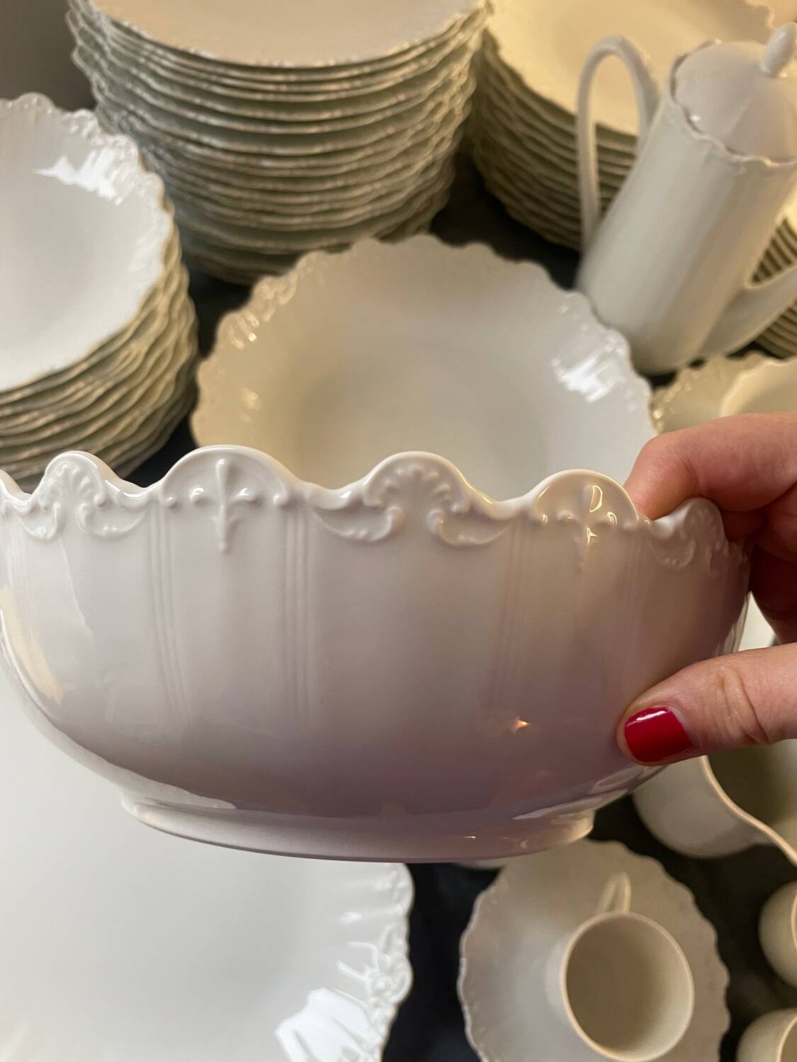 Prestigious 62-piece dinnerware set in vintage 70's Limoges white porcelain by Raynaud