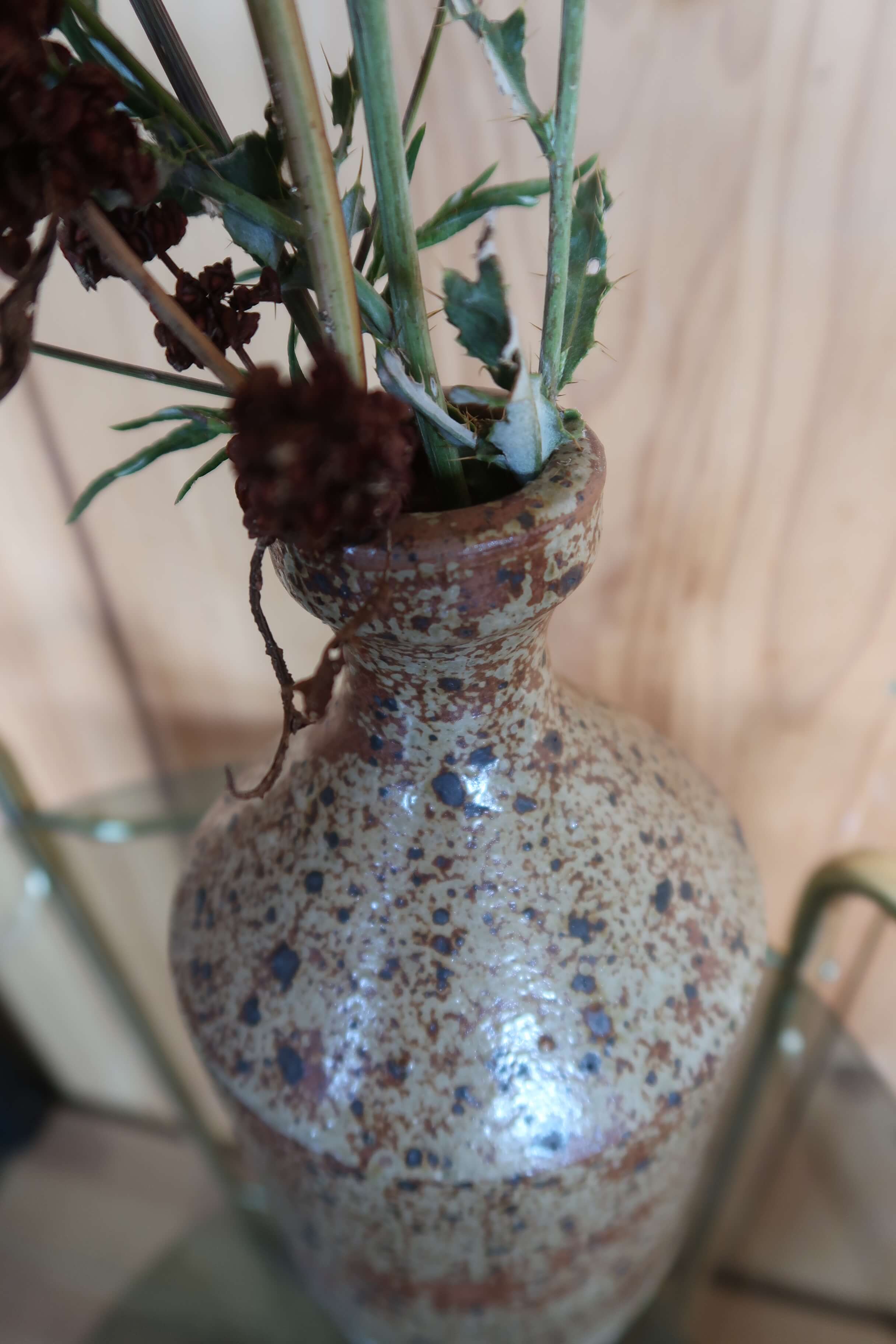 Speckled sandstone vase