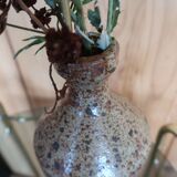 Vase en grès moucheté
