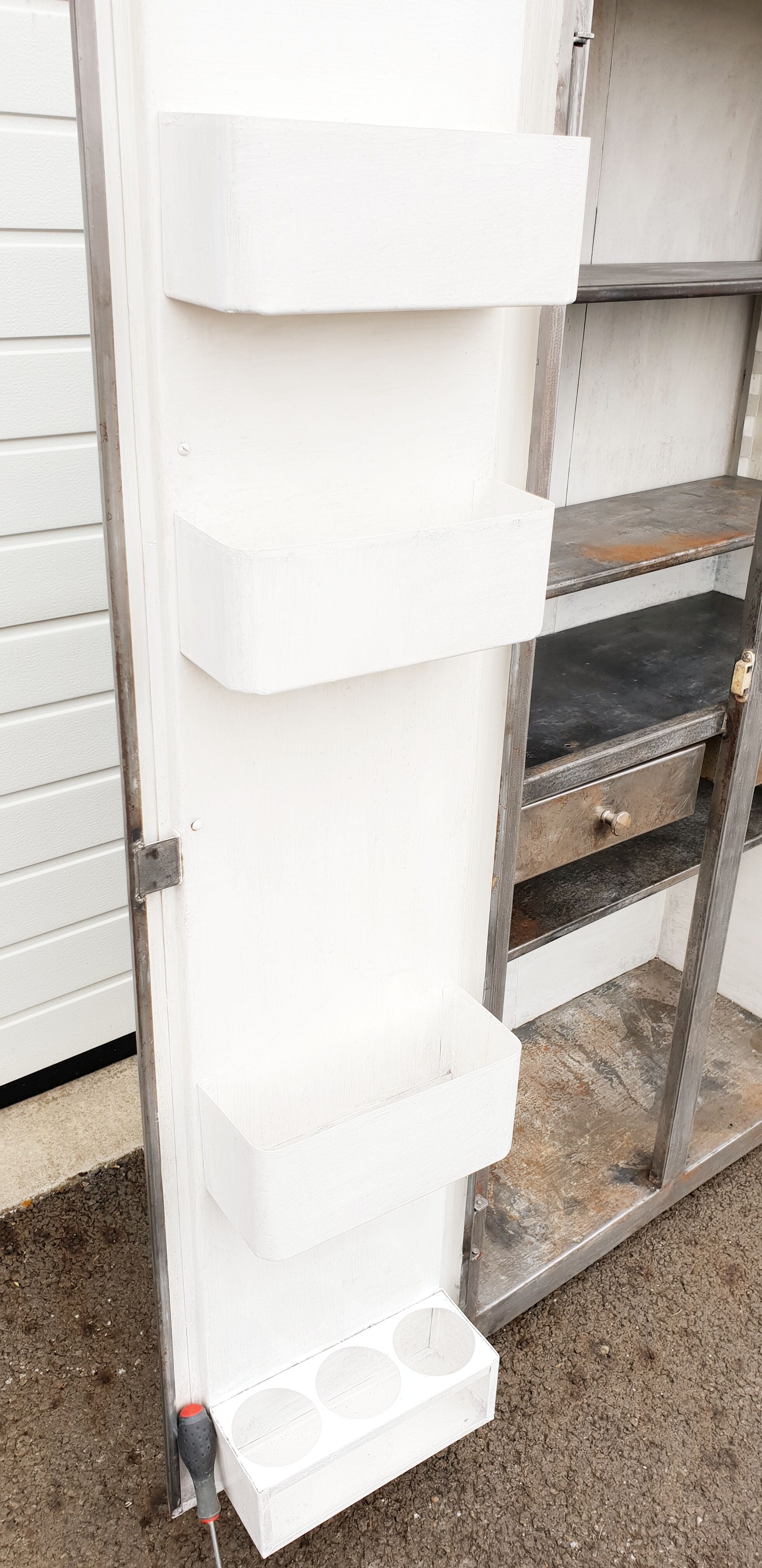 Armoire métallique vintage