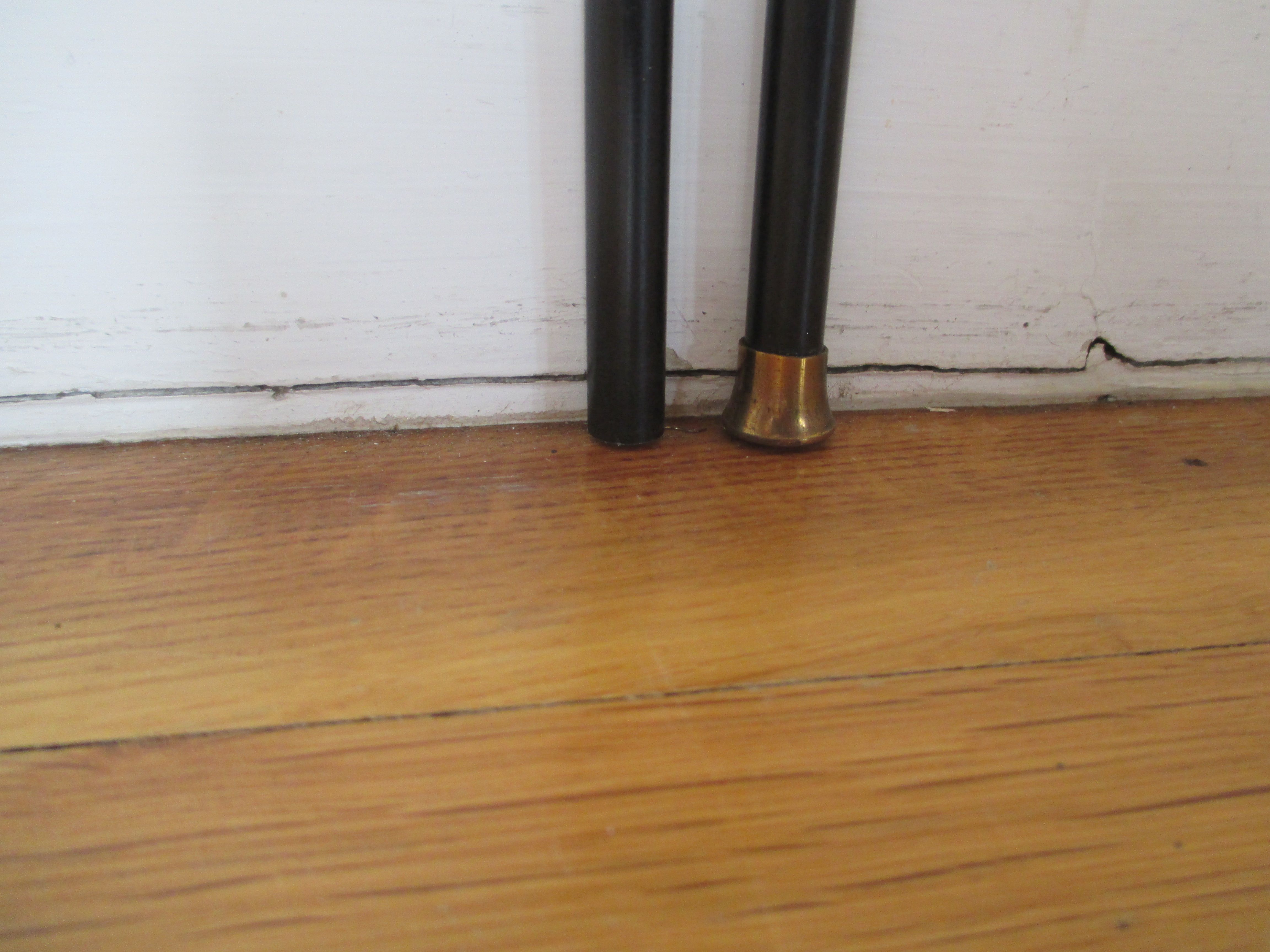 Vitrotub Paris shelf in aluminum foot glass and brass fastener