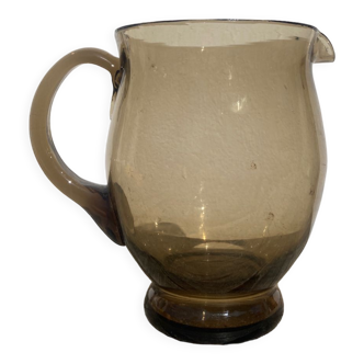 Pichet ou vase en verre soufflé marron dans le gout biot vintage 70