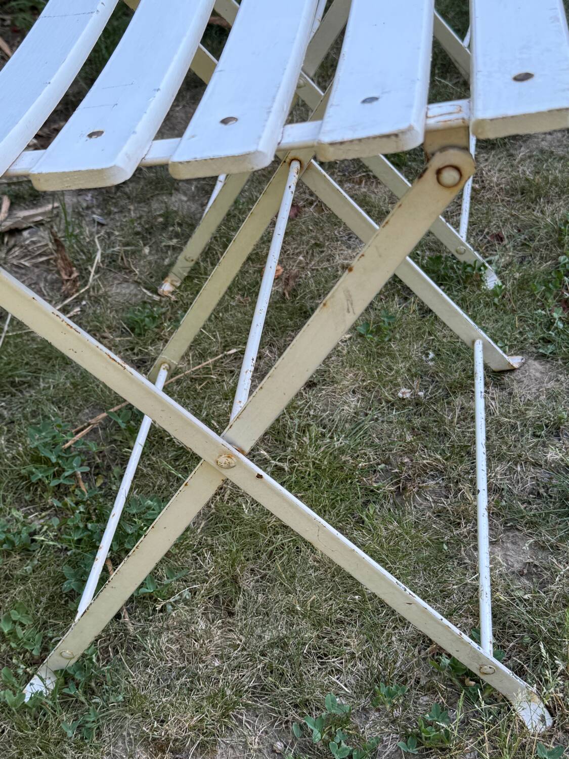 Set of 4 vintage folding chairs in metal and wood