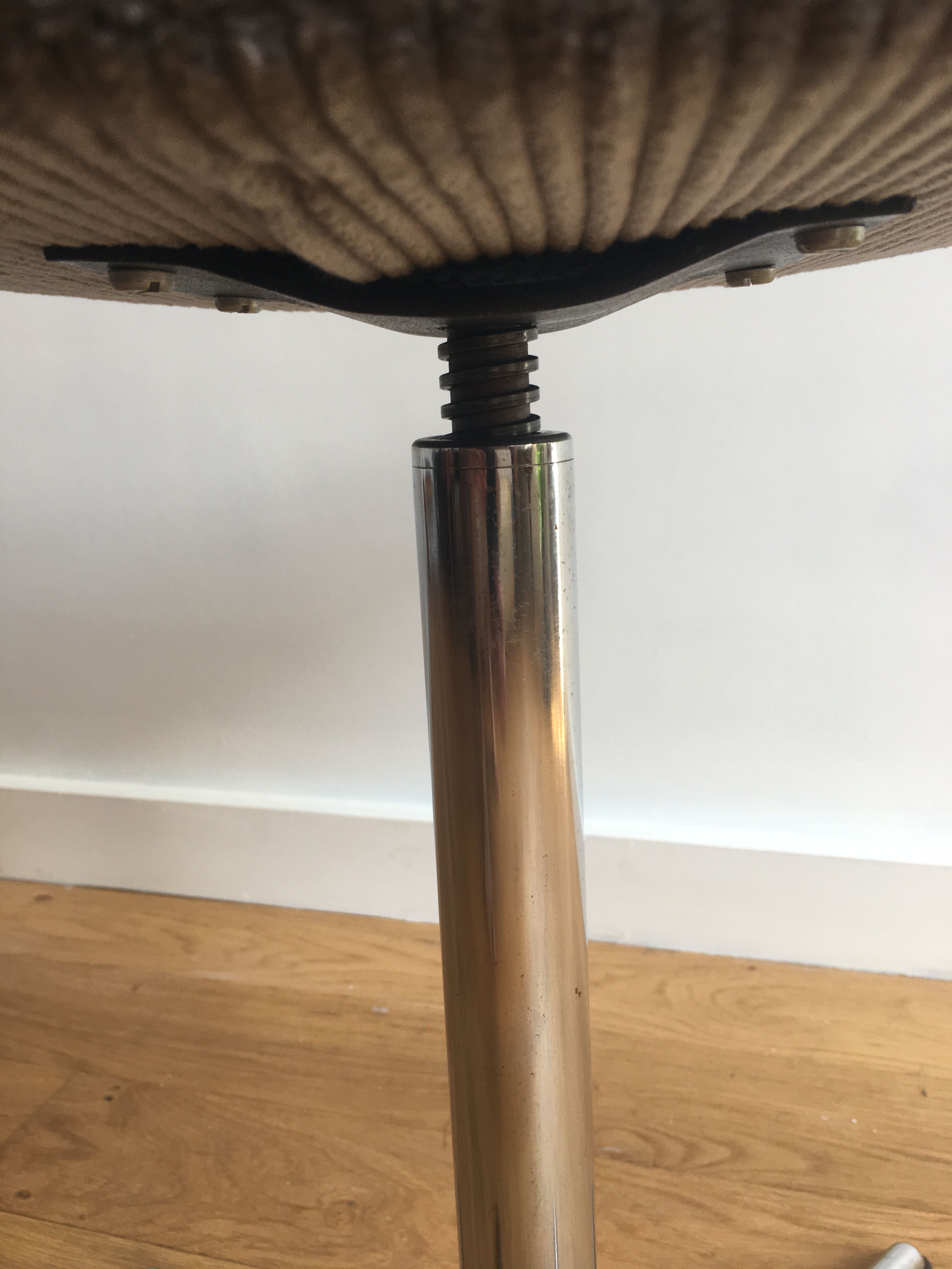 Stool or footrest upholstered in Velvet big sides