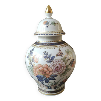 Lidded vase/Decorative potiche/Tea pot, ginger. Asian style. AK Kaiser. Mod Duchess. Signed Nossek