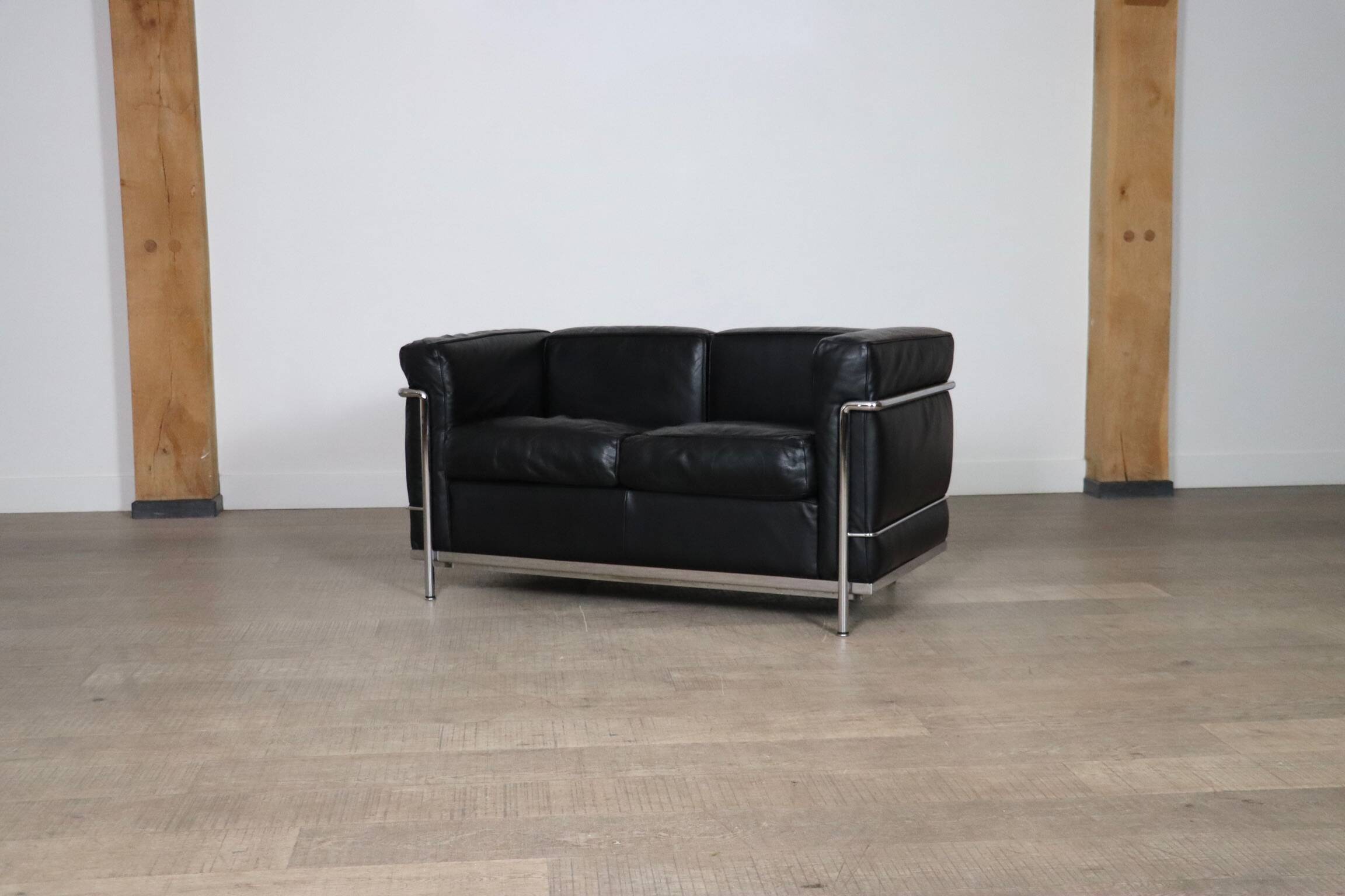 Canapé 2 places vintage Cassina LC2 par Charlotte Perriand et Le Corbusier