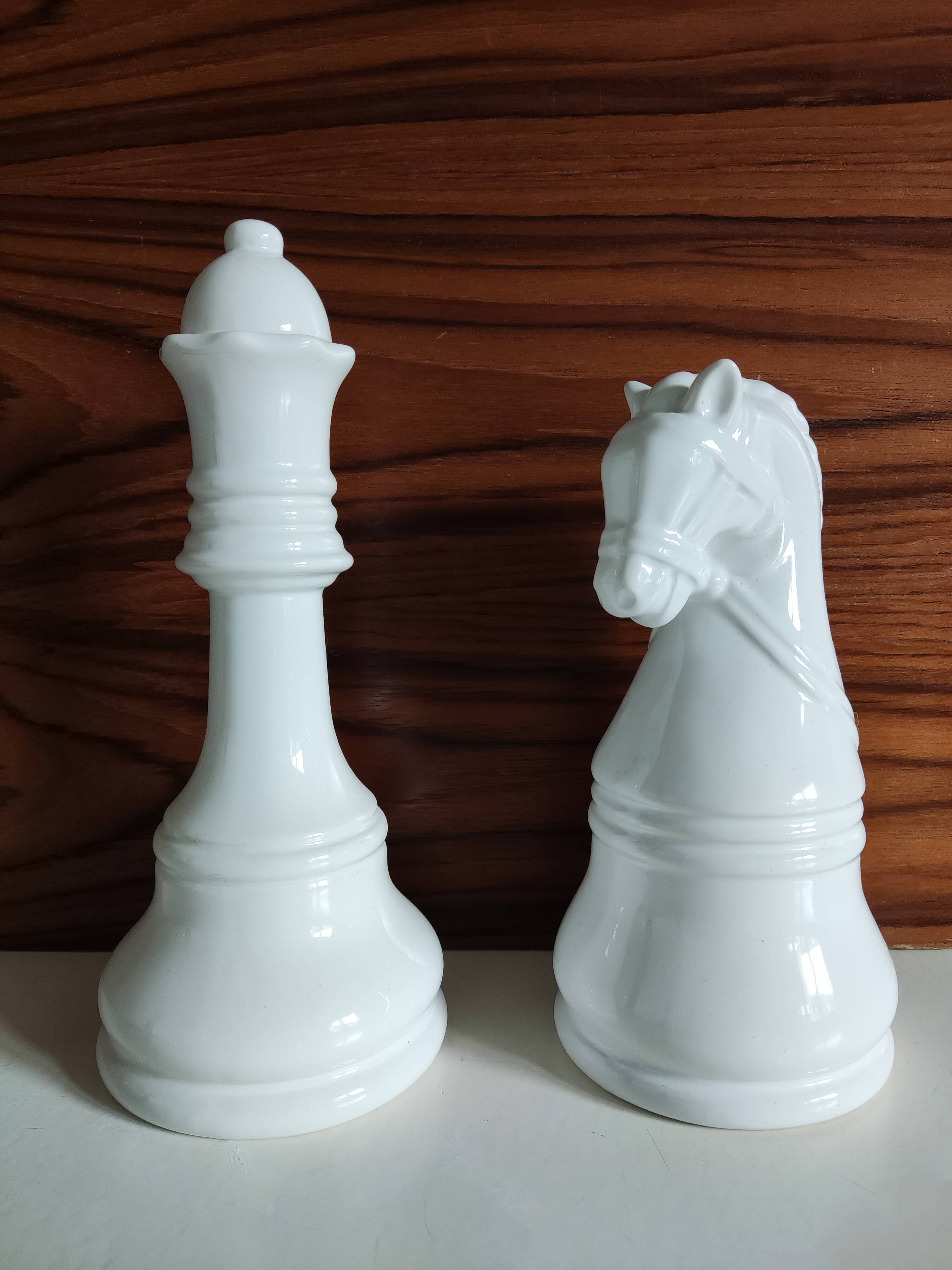 5 black and white ceramic chess pieces