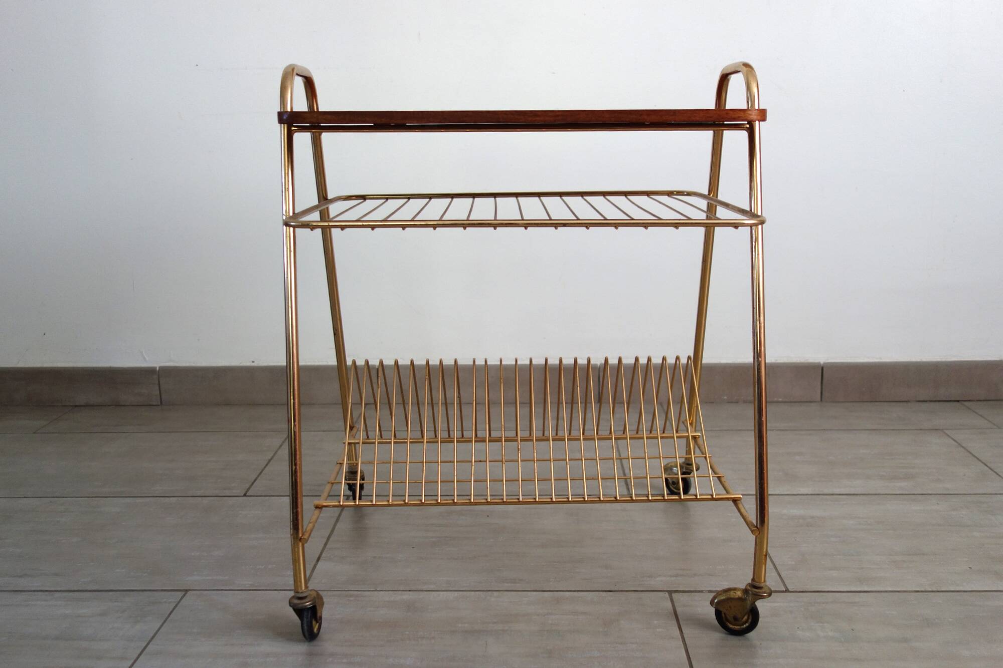 Vintage vinyl and turntable holder serving table