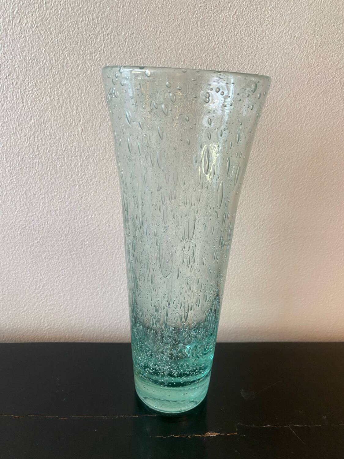 Vase signé de la verrerie de Biot couleur Vert d’Eau