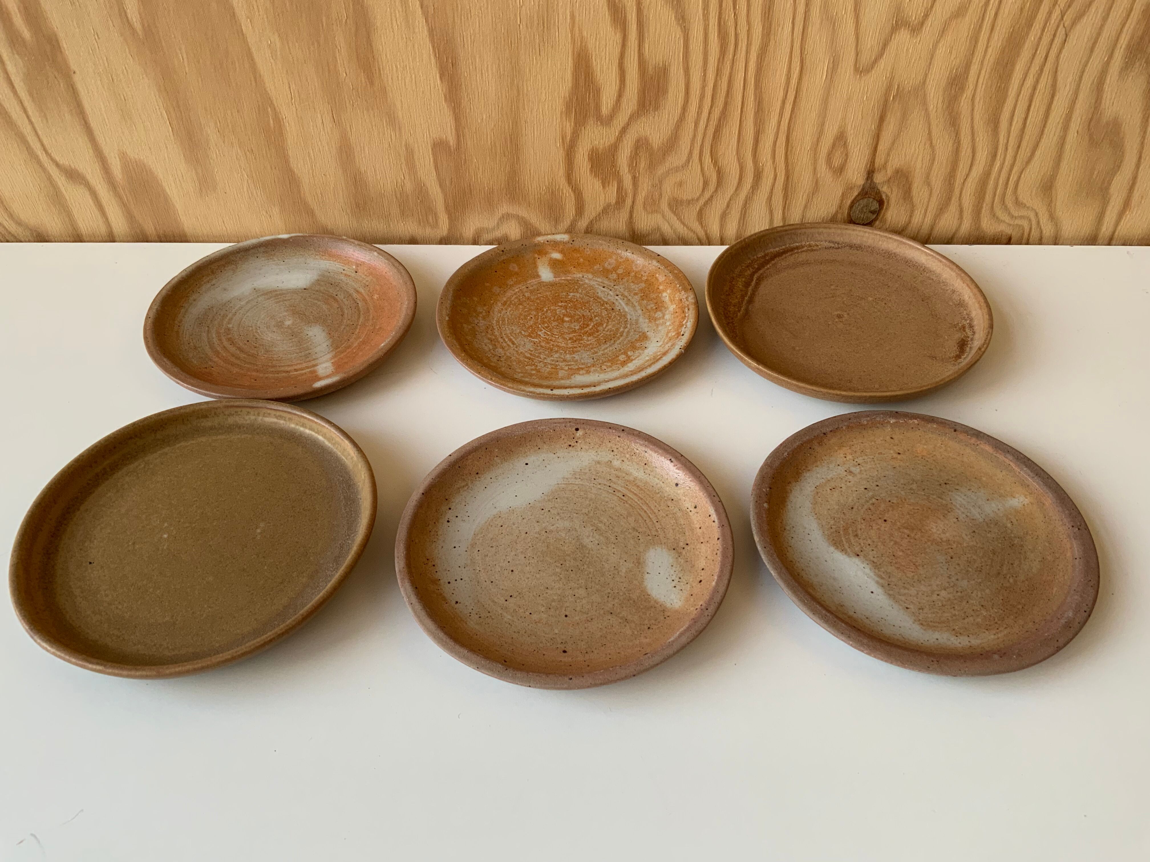 6 assiettes en grès vintage