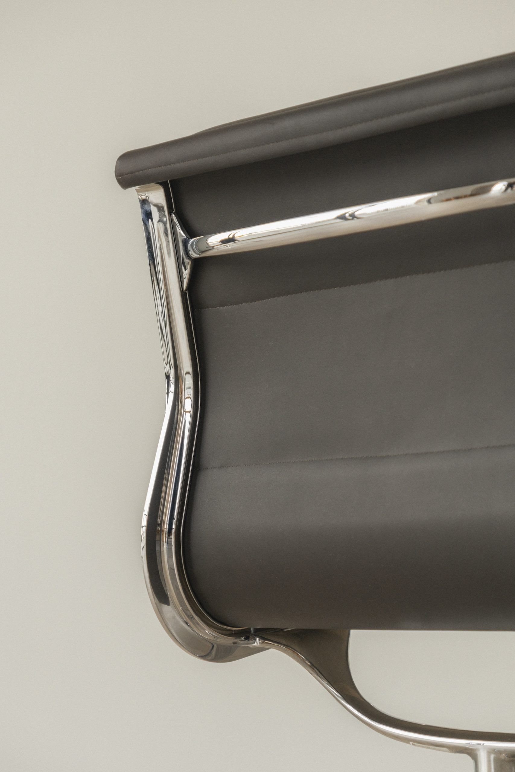 Soft Pad Chair EA 205