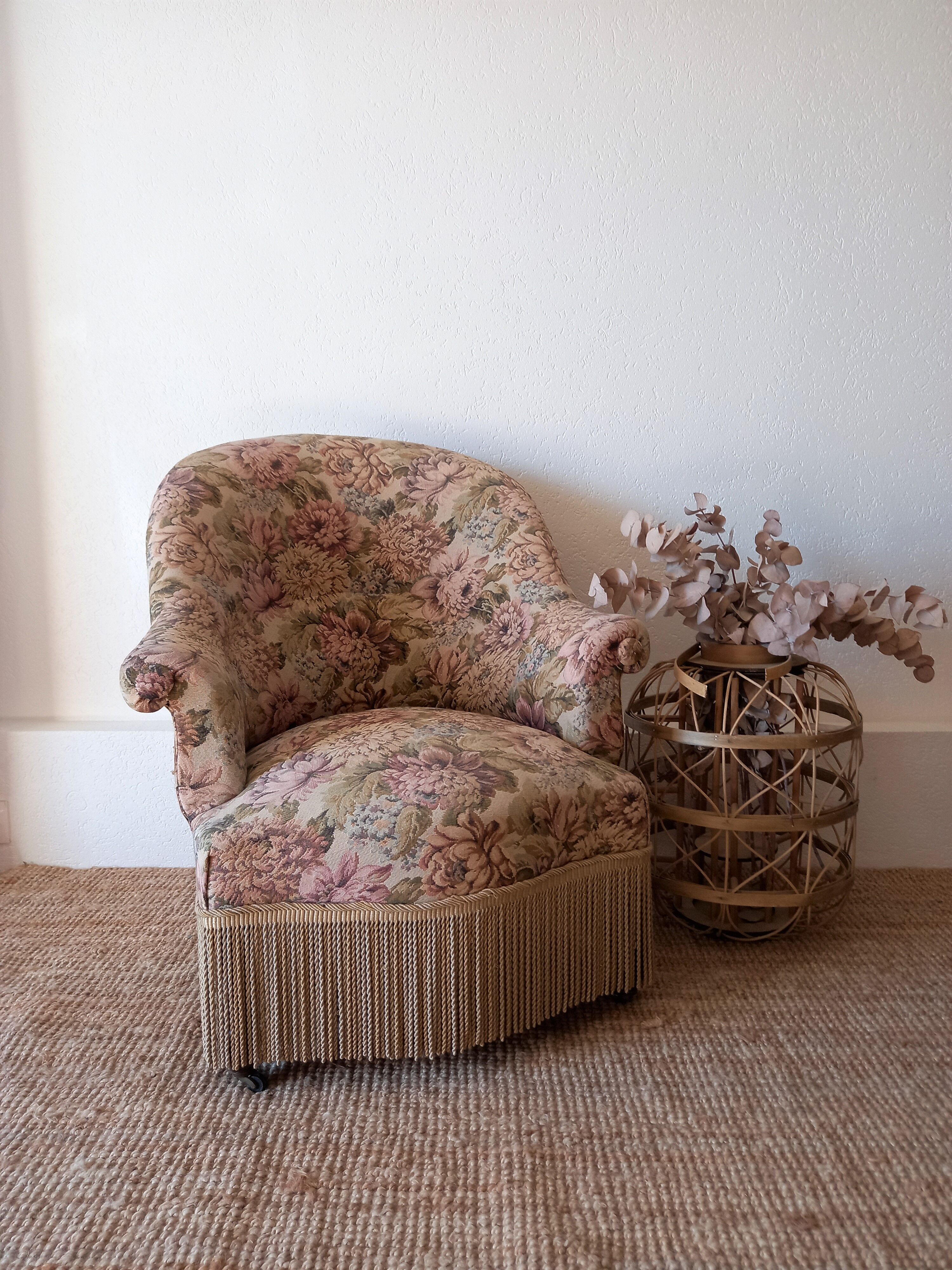 Toad armchair