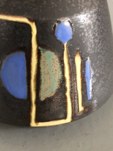 Brutalist style laying lamp with rope lampshade and ceramic foot