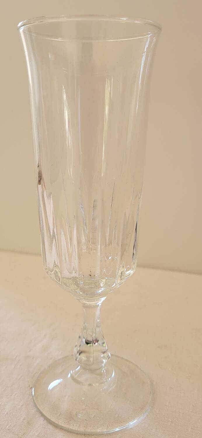 Coupes à champagne en verre ciselé