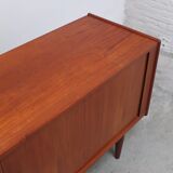 Buffet en teck danois avec portes tambour, années 1960.