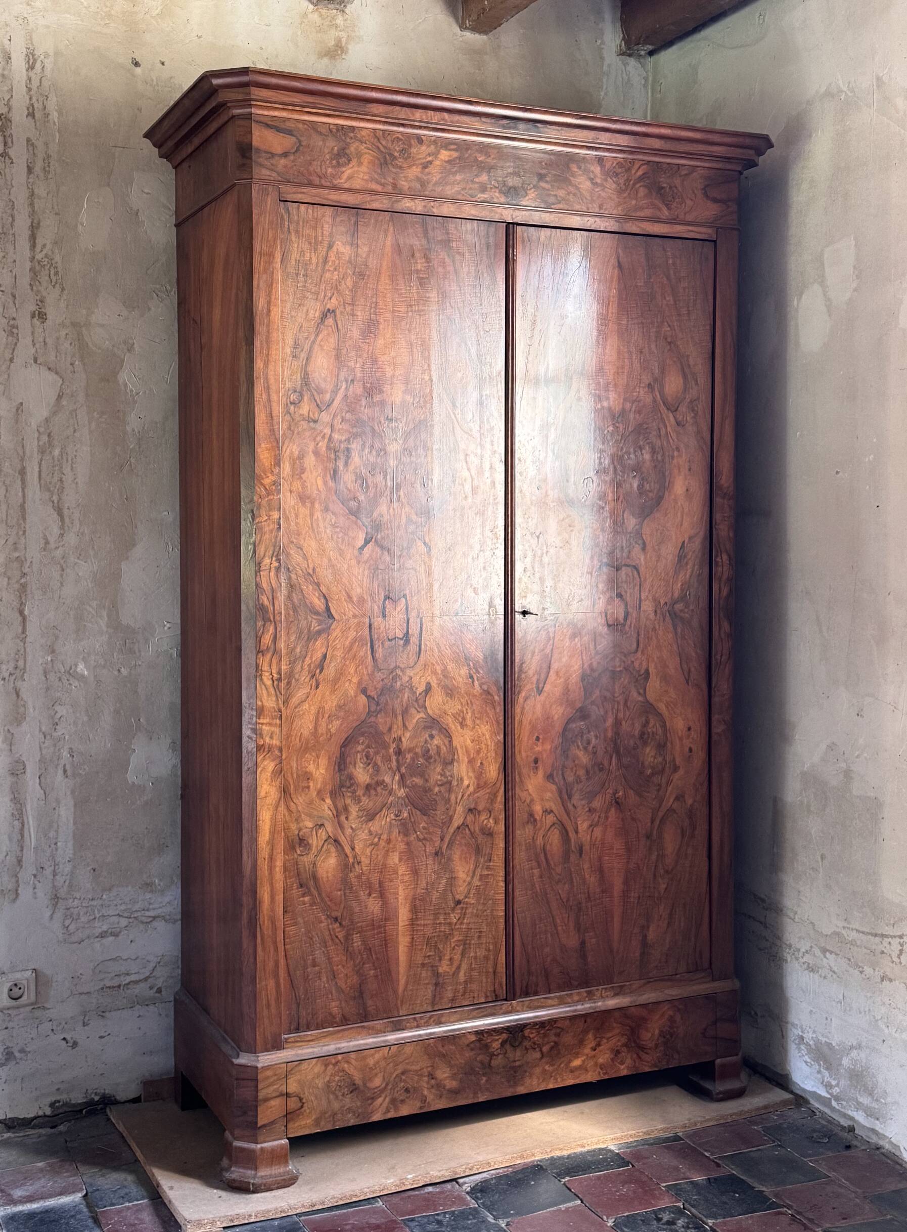 Antique Louis-Philippe wardrobe in walnut burl