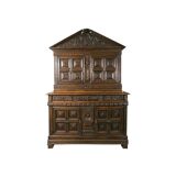 Meuble buffet du 17ème siècle noyer sculpté grande décoration
