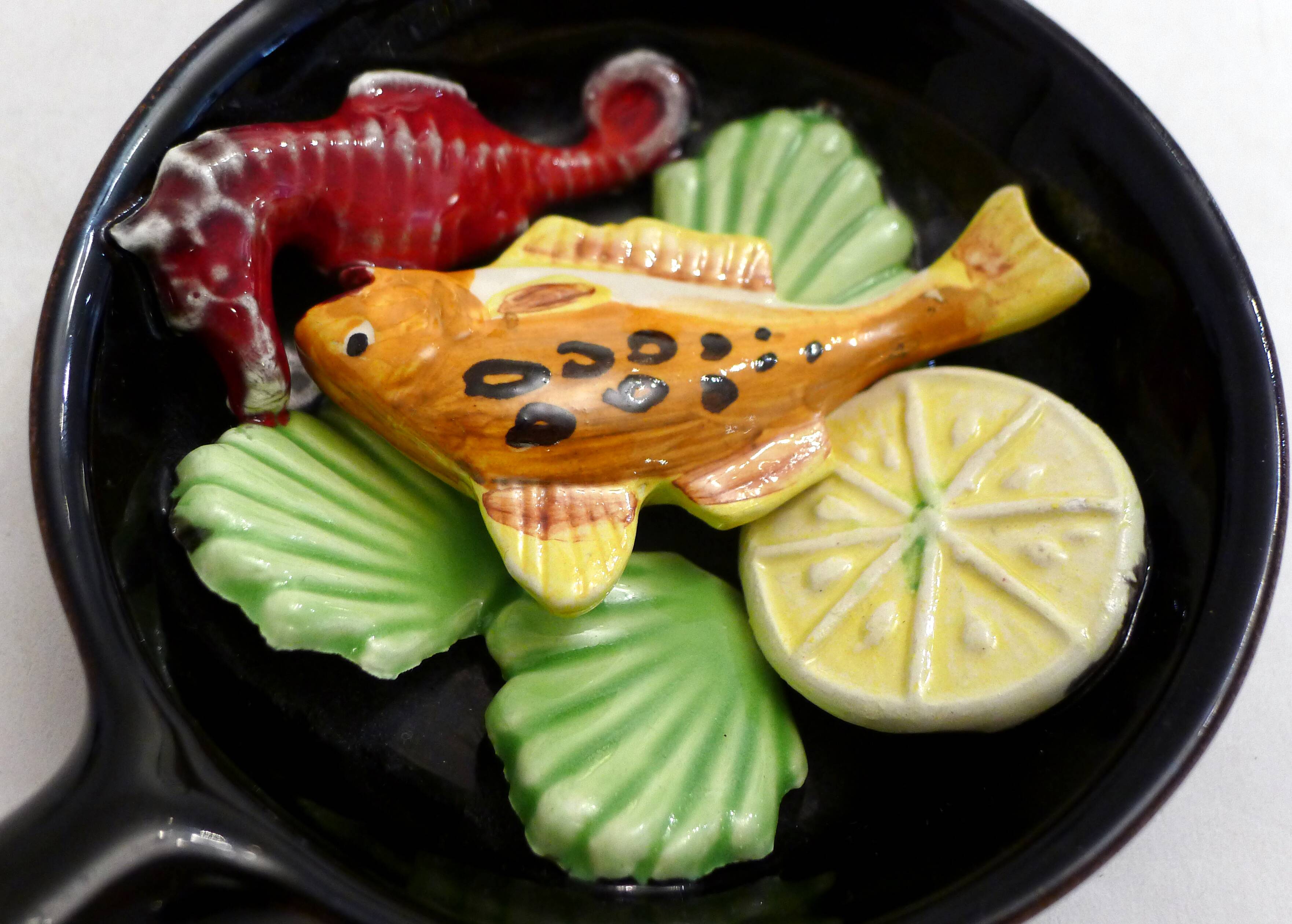 Seaside wall decoration, in Vallauris earthenware slipware.
