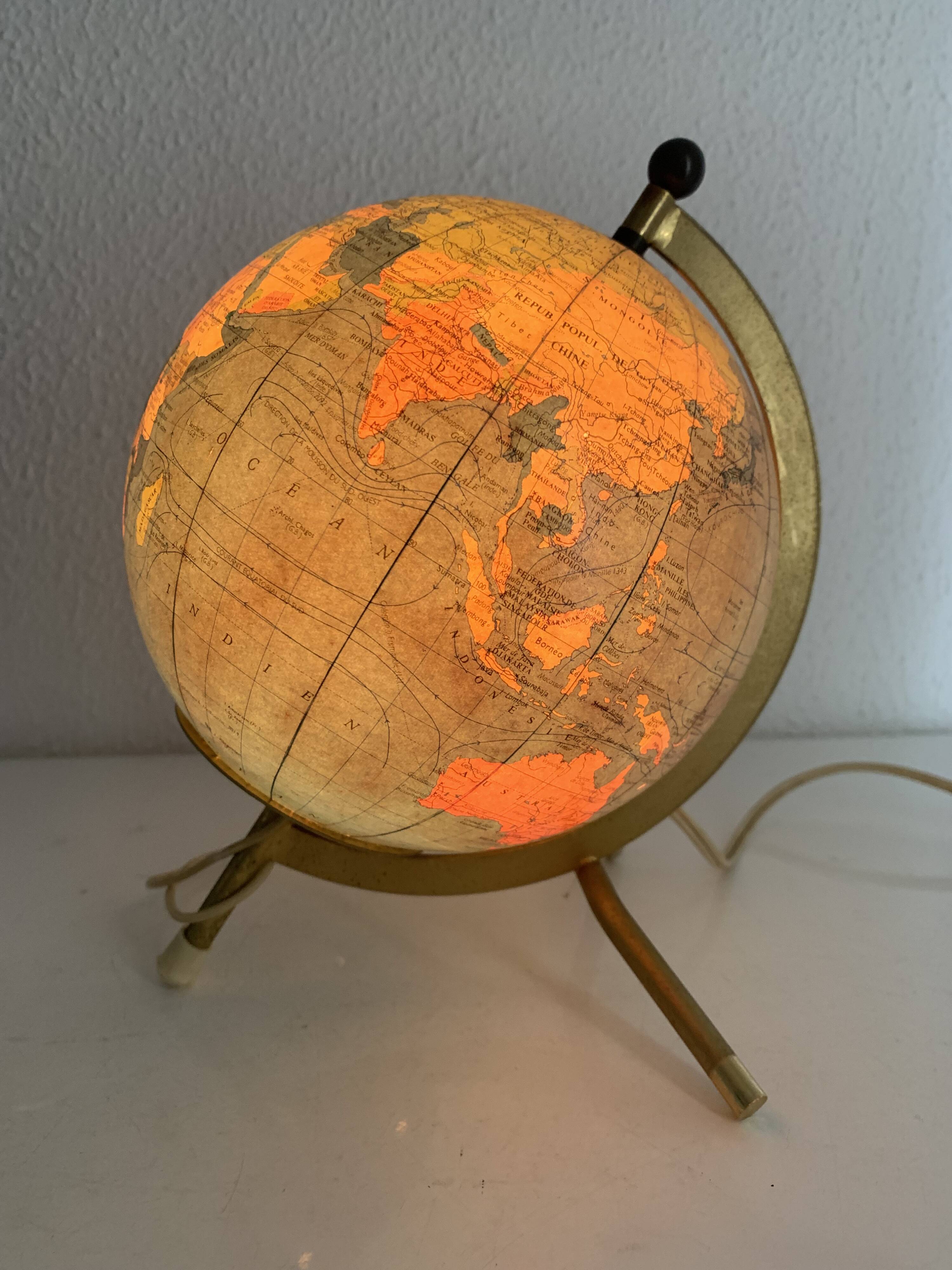Globe terrestre tripode Taride en métal doré et verre, 1967