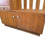 Porte-manteau vintage sur pied avec miroir et armoire