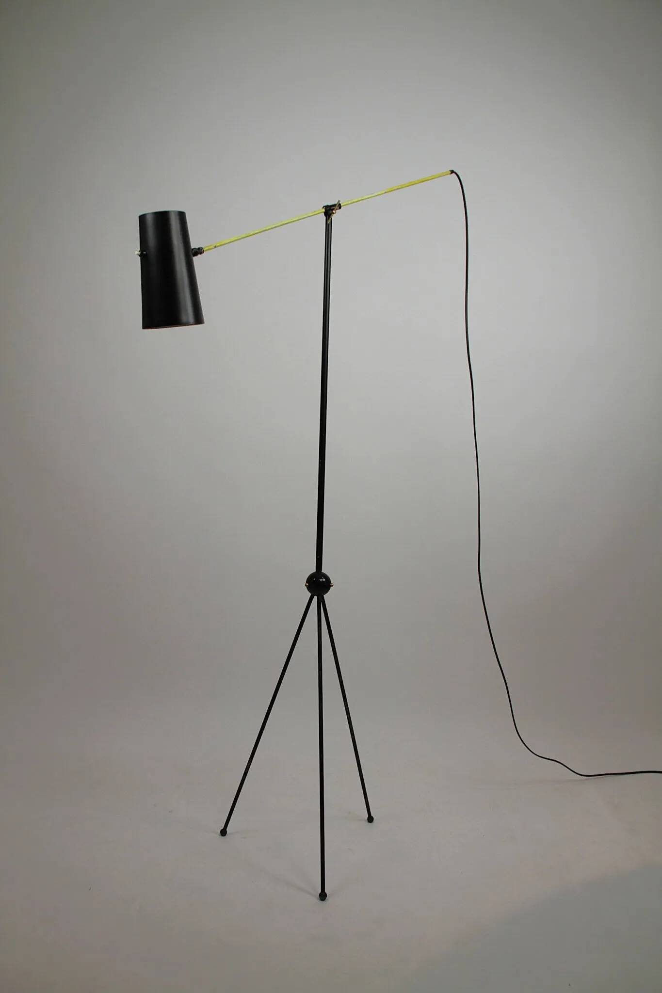 Lampadaire tripode "Canne à pêche" moderniste suédois – Suède, années 1950