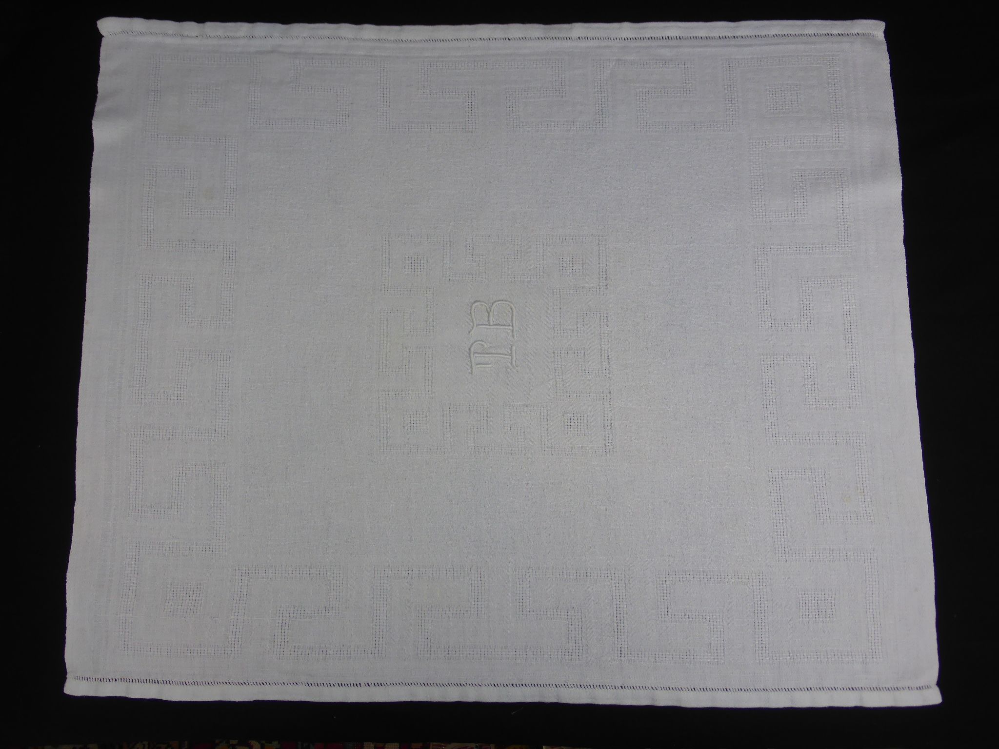 Old tablecloth and 6 damask towels decorated with Greek friezes and bos, TB-160x208cm