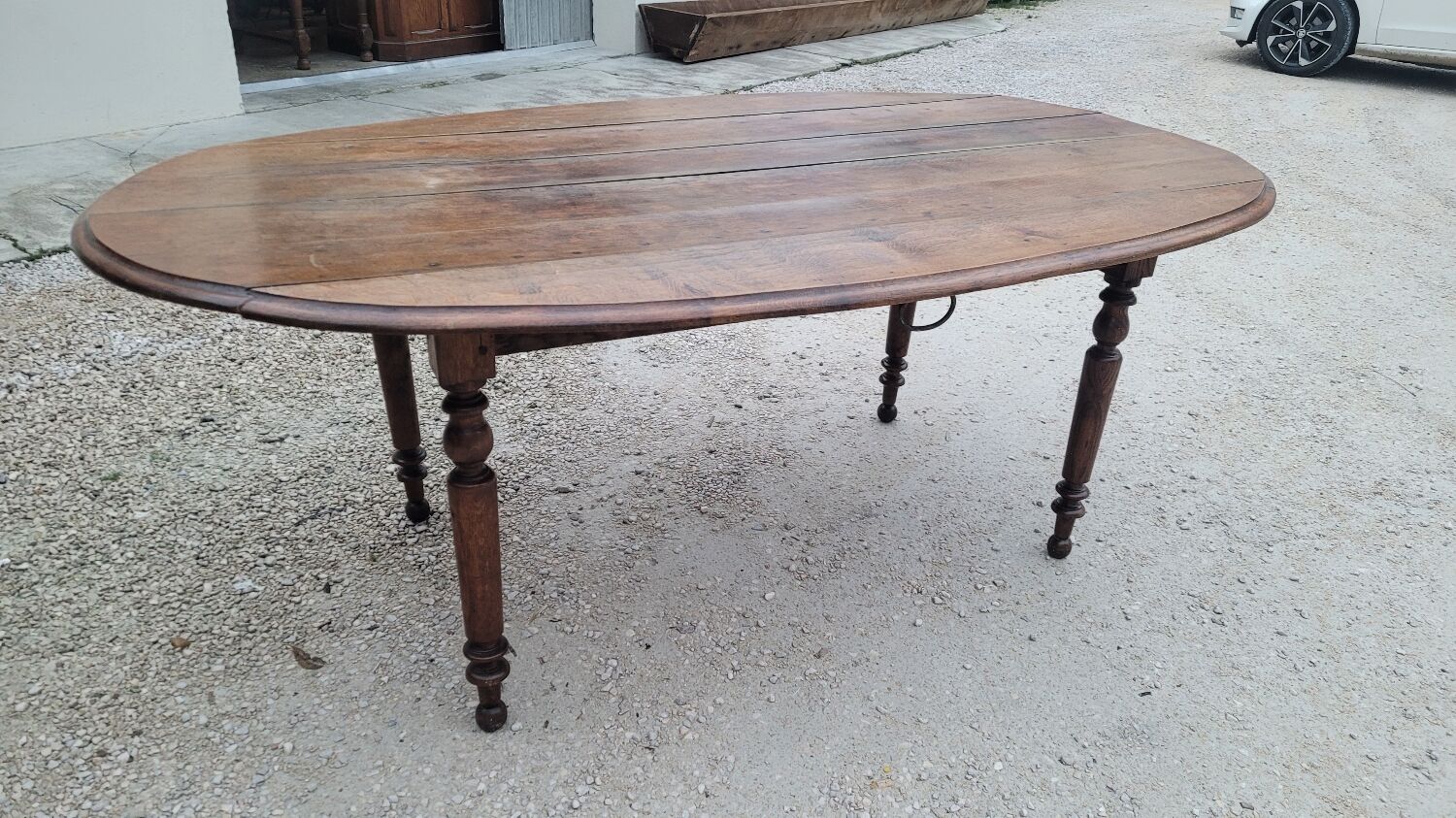 Burgundian oval farm table in 19th century solid oak with shutters - 1m93