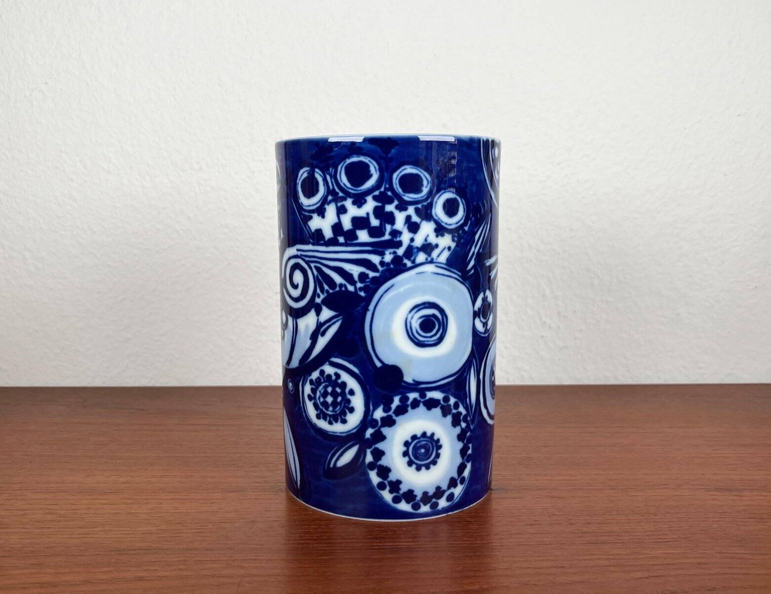 Vintage peacock vase in German porcelain by Bjørn Wiinblad for Rosenthal, 1970s.