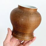 Pair of vintage Chinese vases in porcelain and woven bamboo.