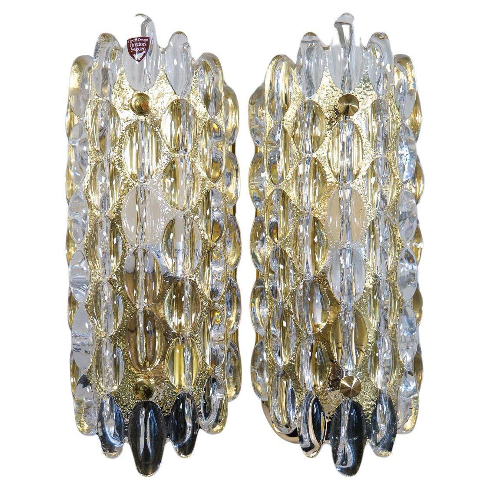 Modern mid-century crystal wall sconces in the shape of a drop by Orrefors by Carl Fagerlund.