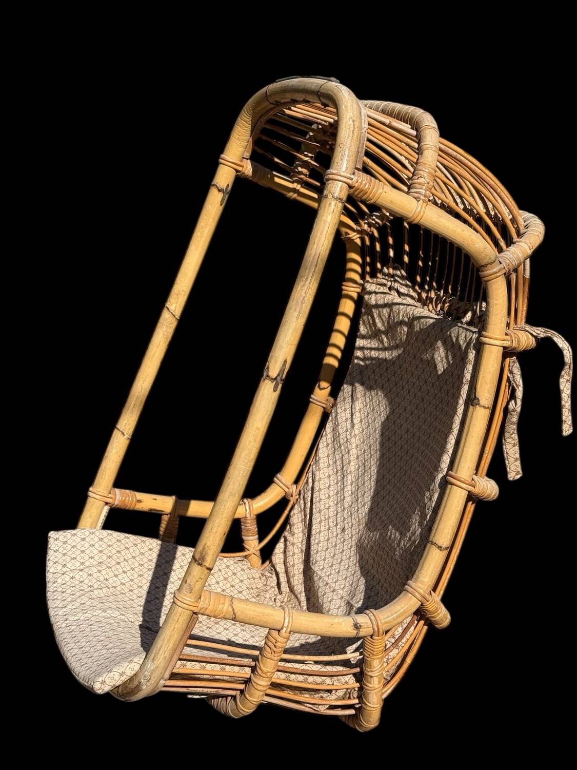 Fauteuil provençal suspendu, années 70