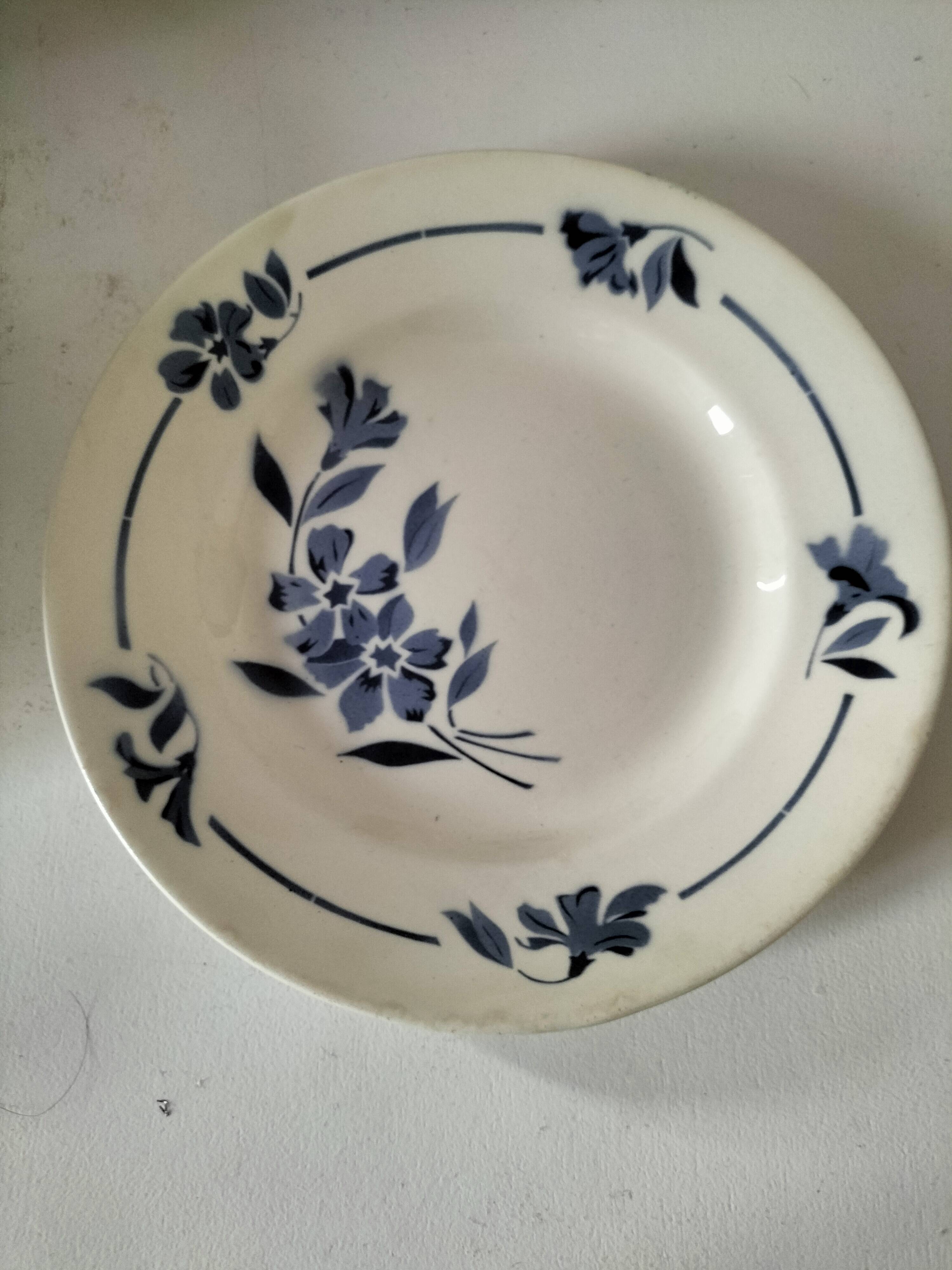 Set of 12 ironstone plates – Deep blue & red