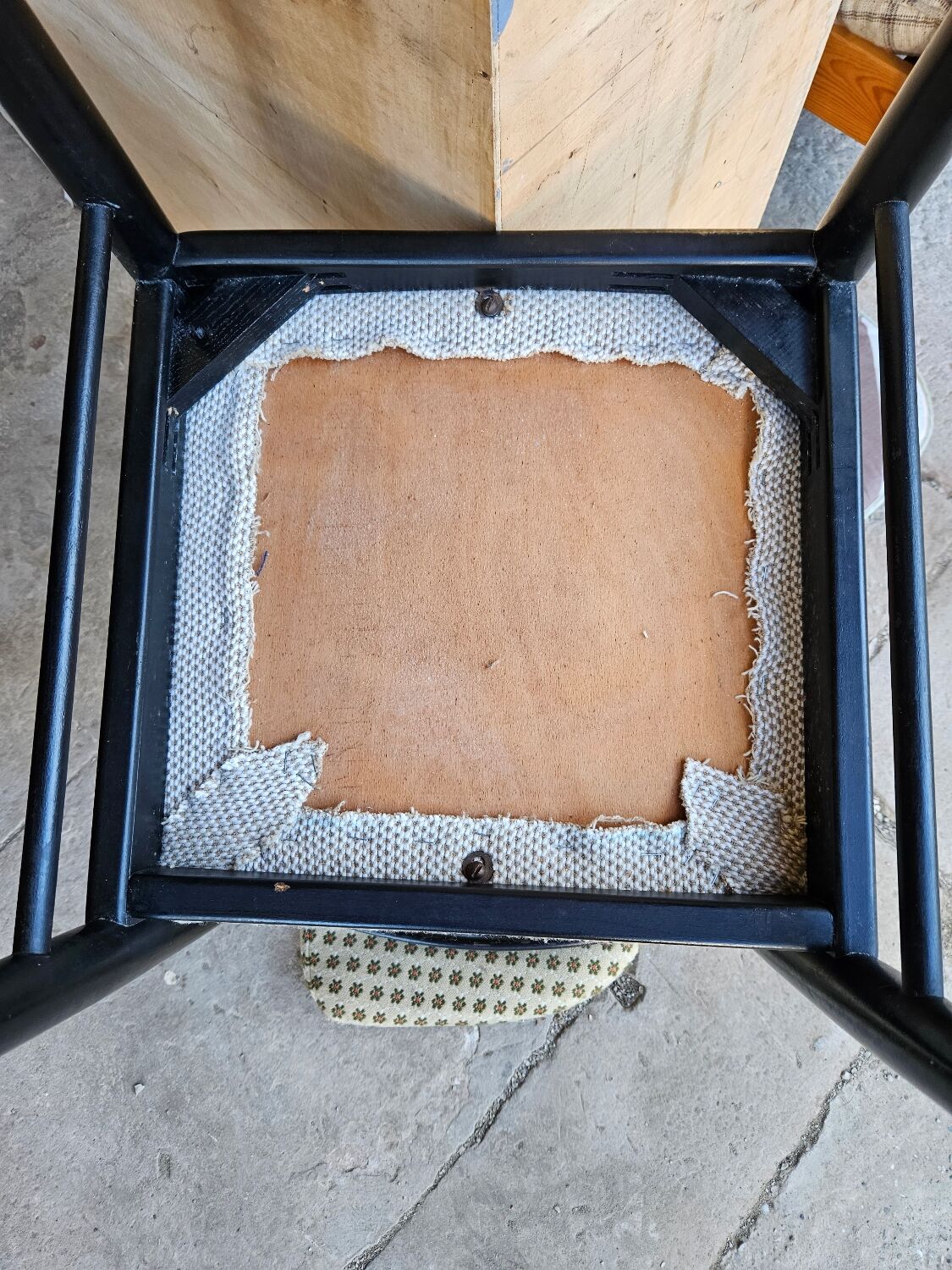 4 vintage wooden chairs 70"