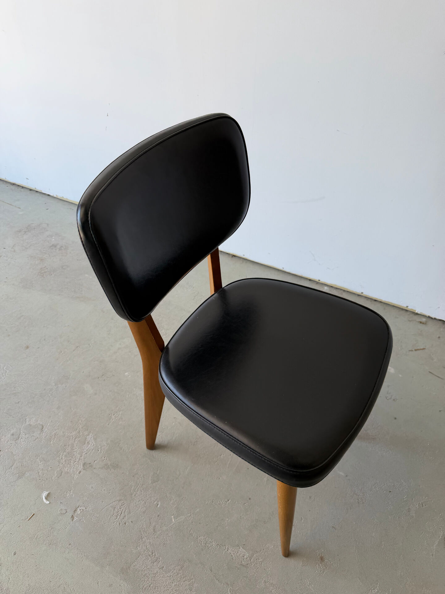Set of 6 Scandinavian design chairs in solid beech and black Skai.