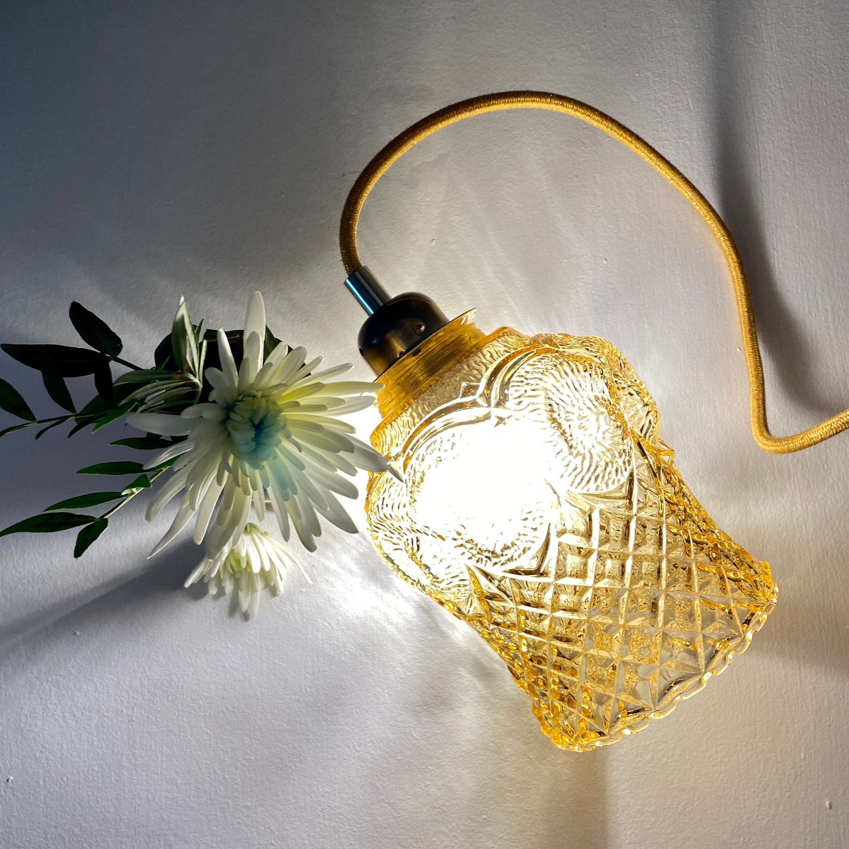 Vintage amber glass tulip ride