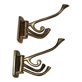 2 patères à 4 crochets rotatifs chacune en laiton