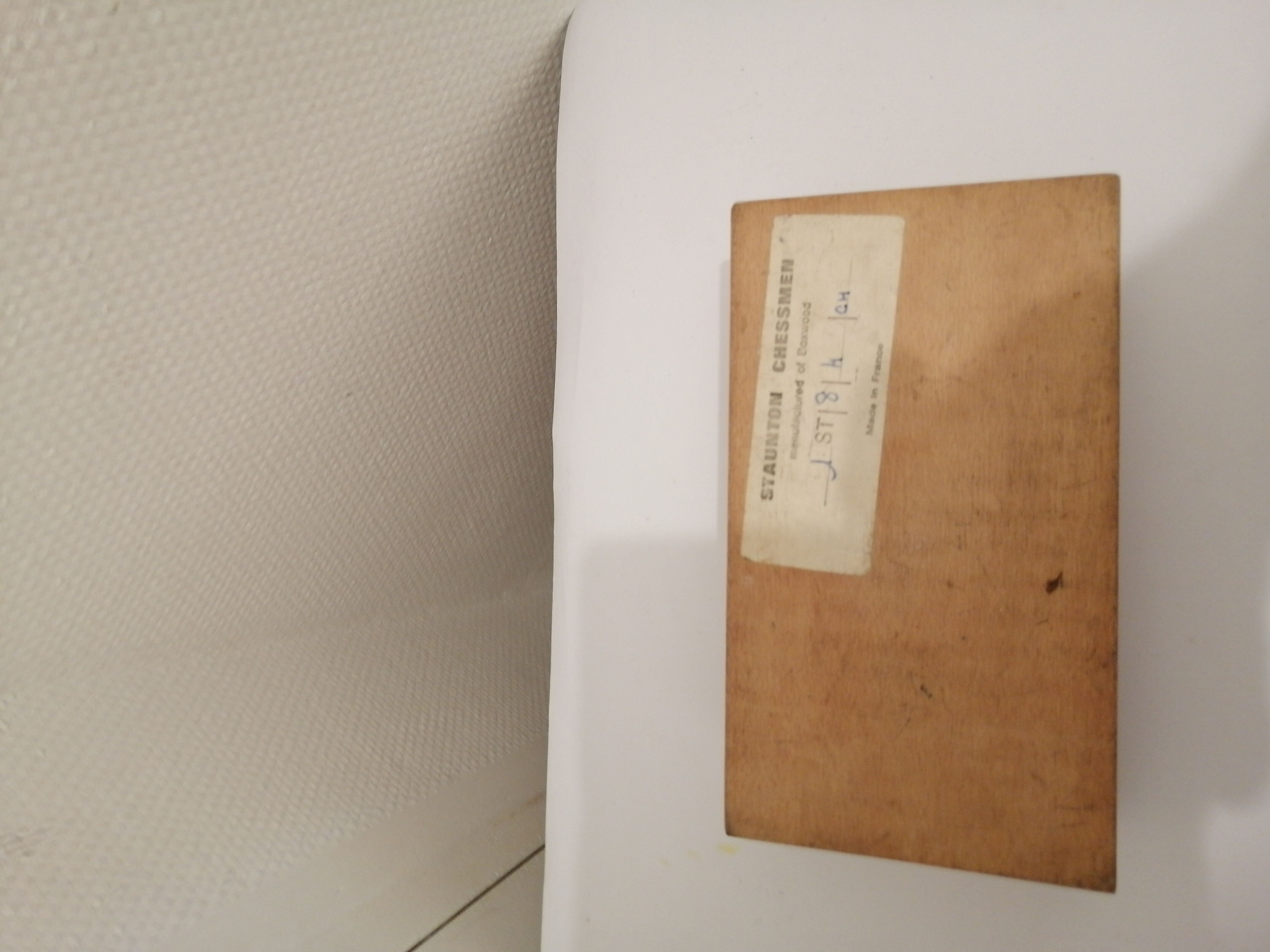 Box of 32 boxwood chess pawns