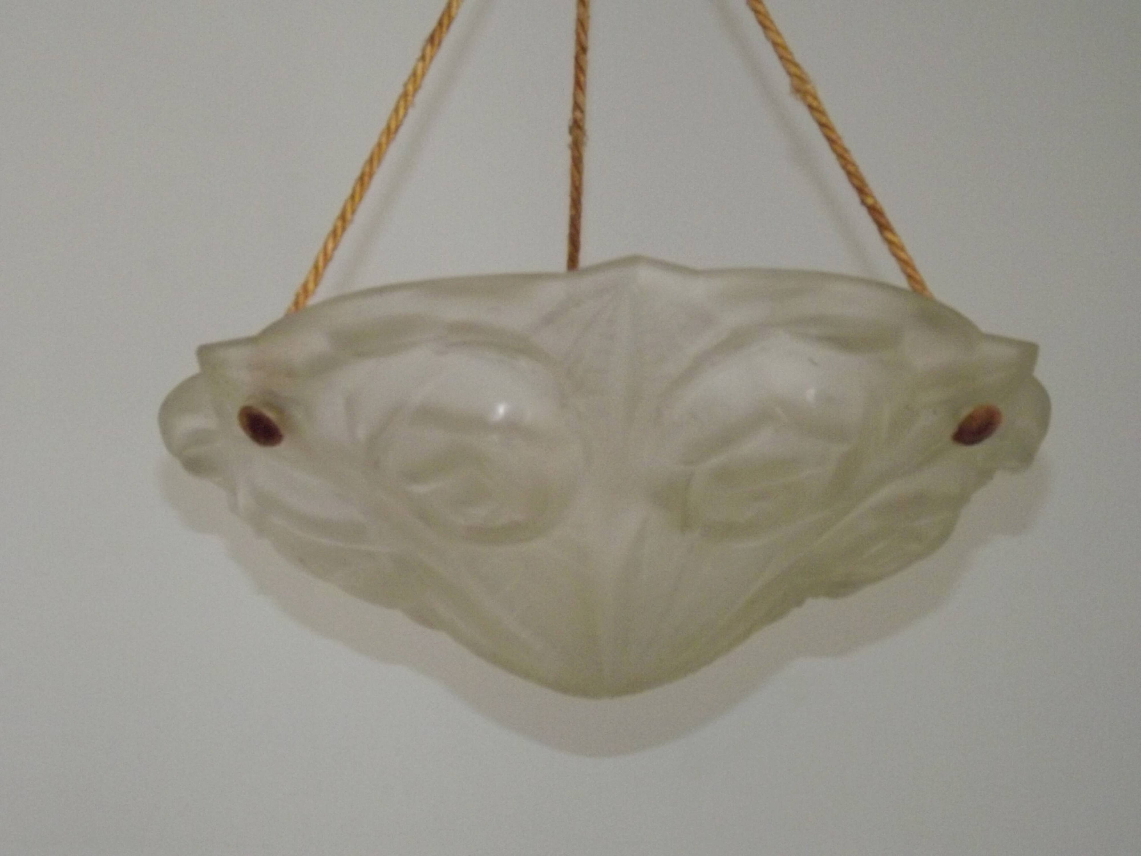 Plafonnier en verre Art Déco à décor de roses par Degué, vers 1930