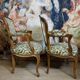 Paire de fauteuils style Louis XV, en bois massif finement sculpté