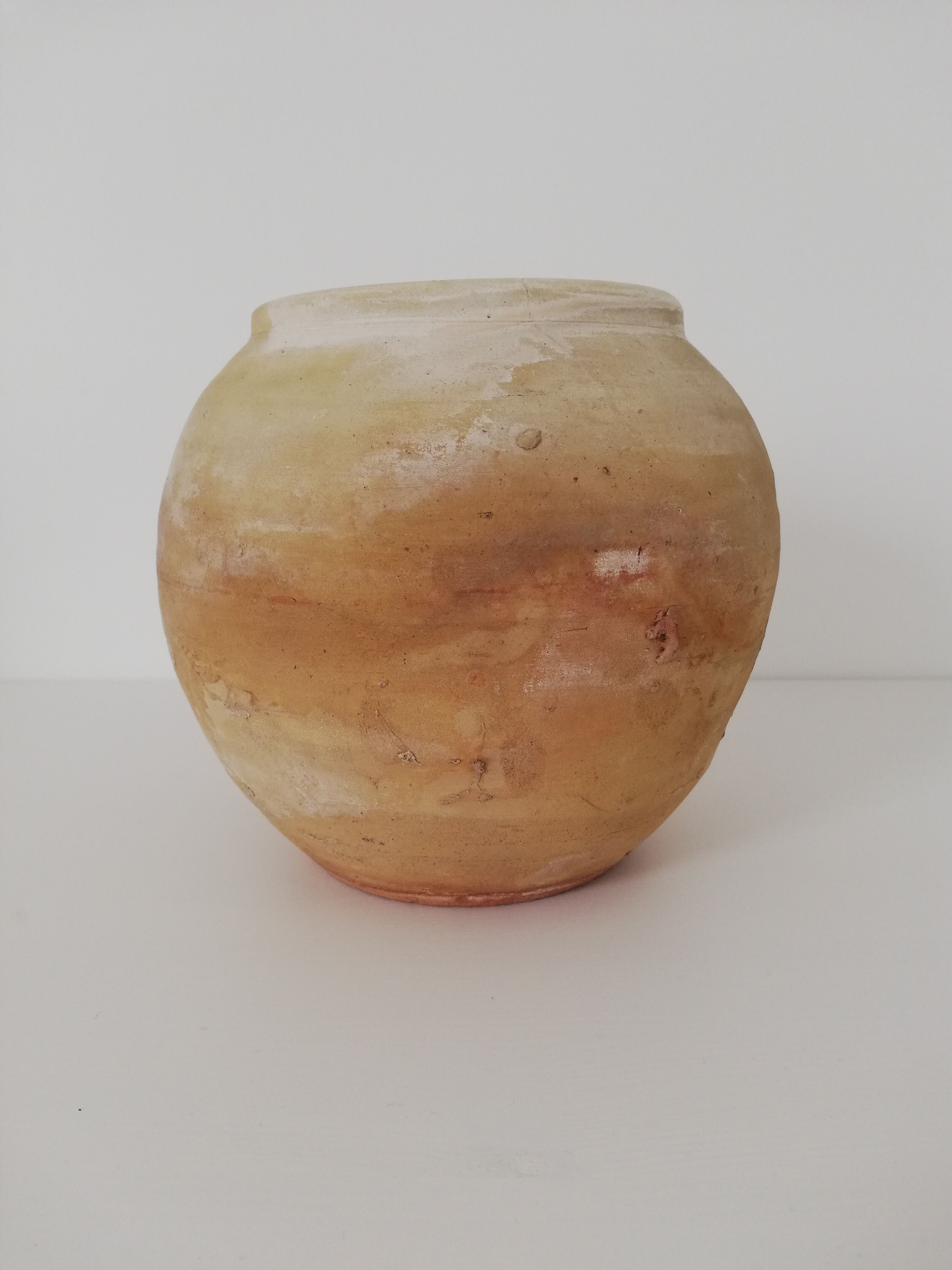 Earthen pot