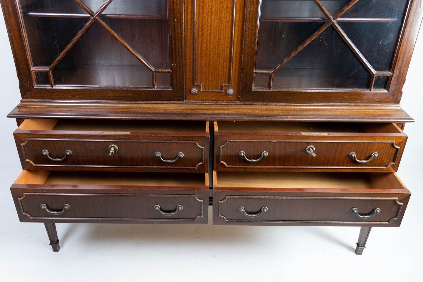 Hepplewhite mahogany showcases from the 1930s