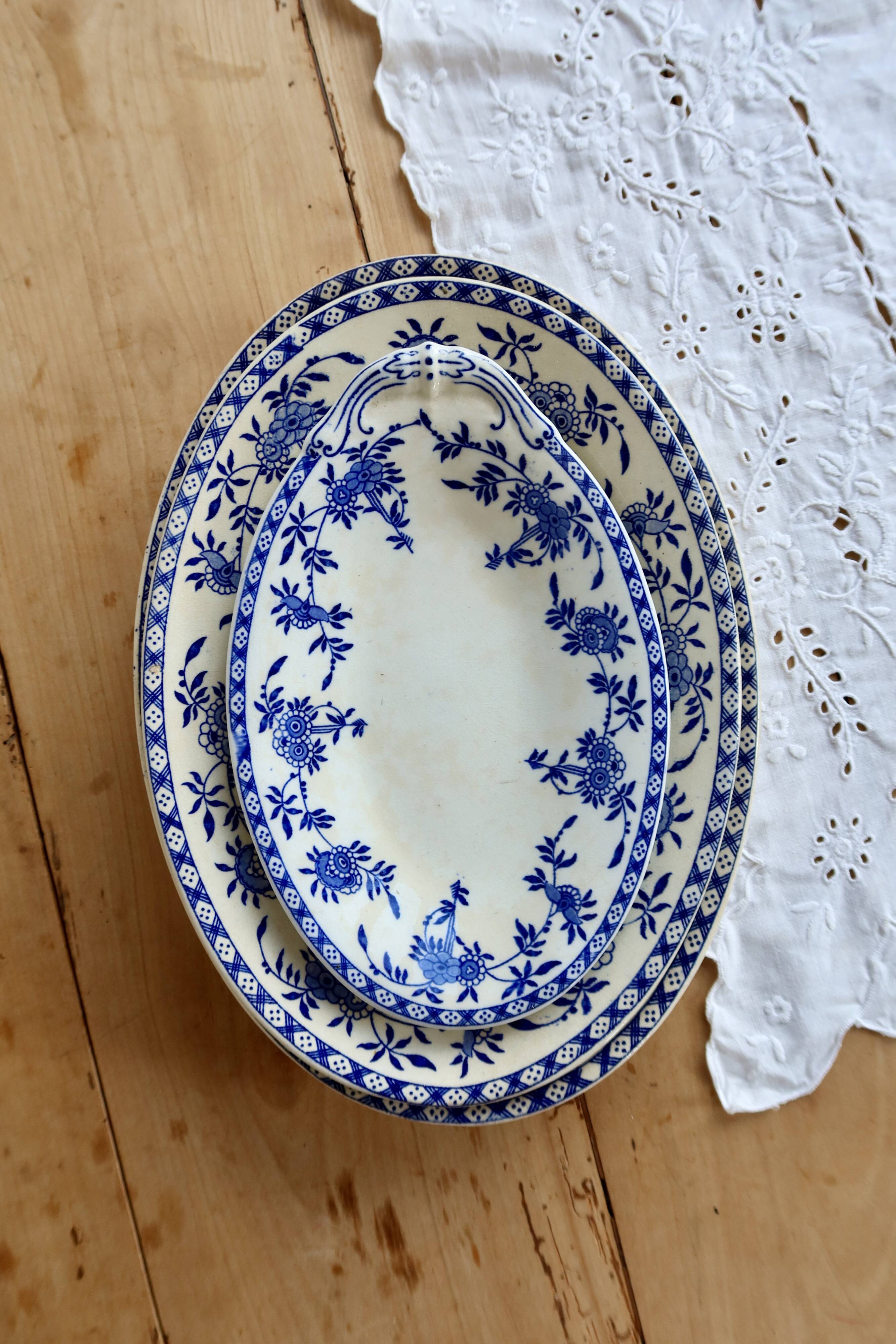 Ravier ancien porcelaine de Dresde bleu blanc – Plat à hors-d'œuvre baroque