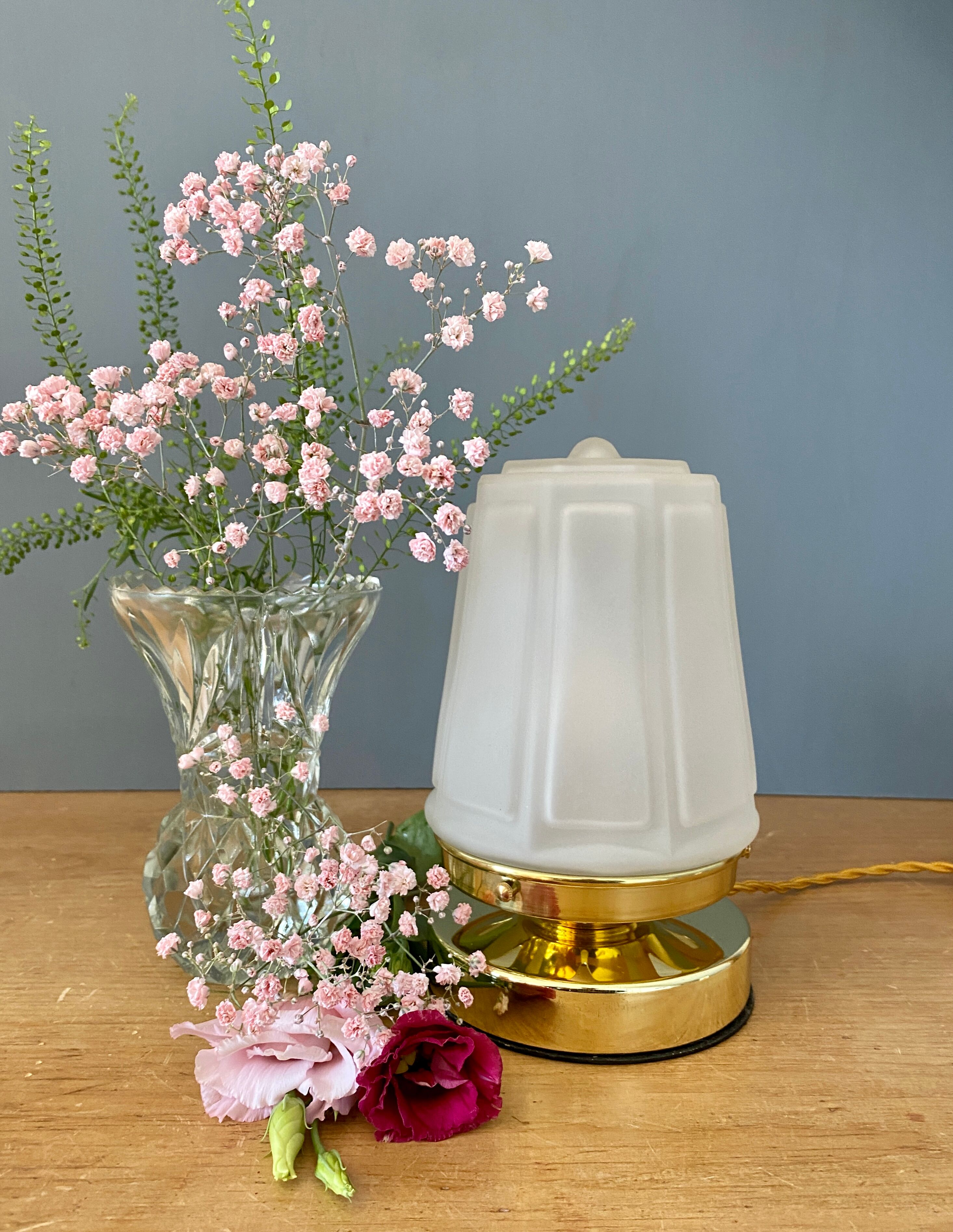 Vintage Art Deco frosted glass globe table lamp