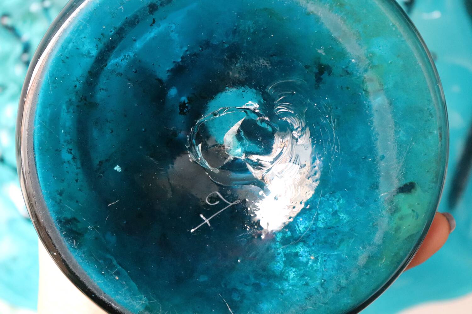 Coupe sur pied ancienne en verre soufflé