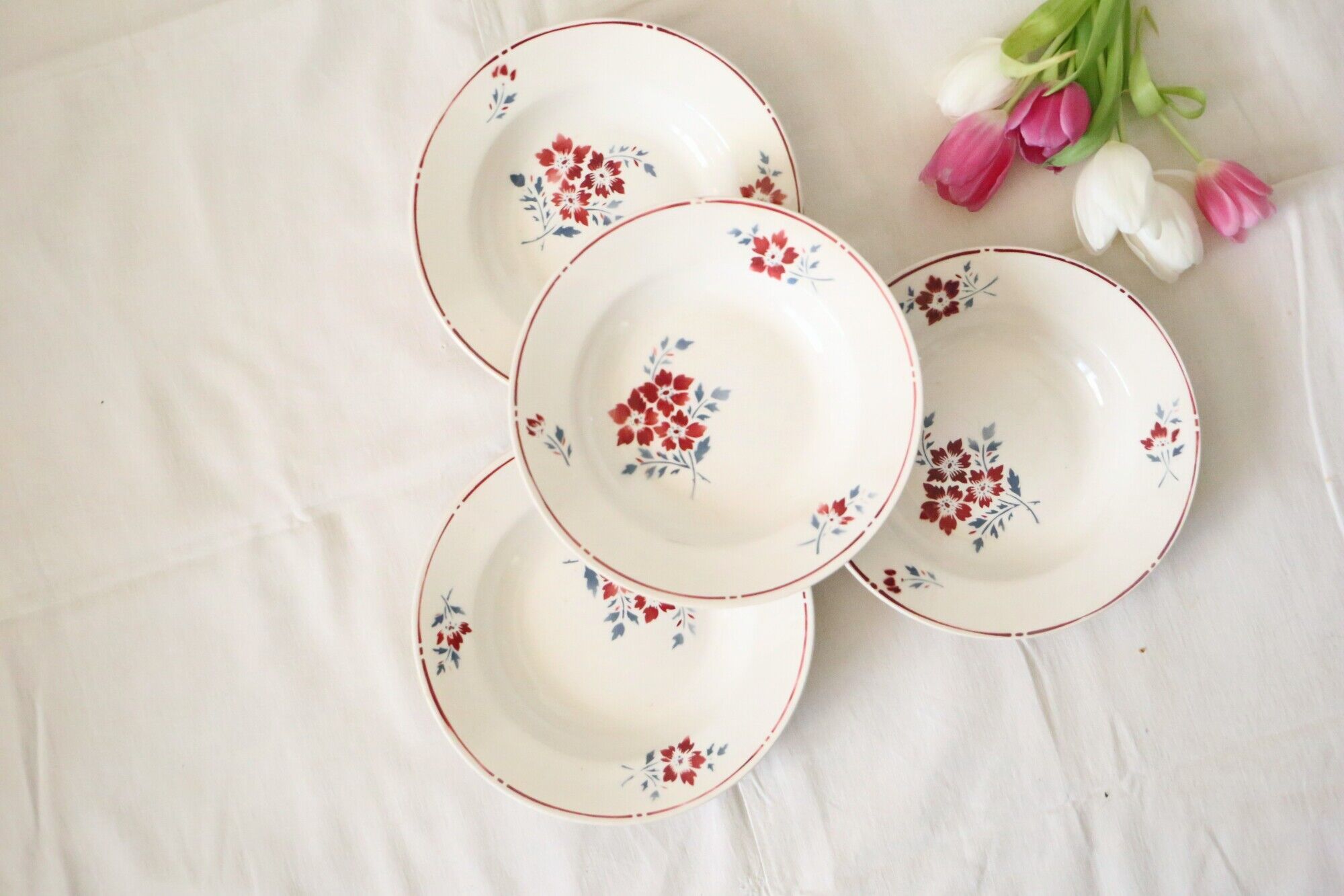 Set of 4 hollow plates, Moulin des Loups, Victor motif