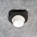 Lampada plafoniera in ferro verniciato e vetro. italia anni '60