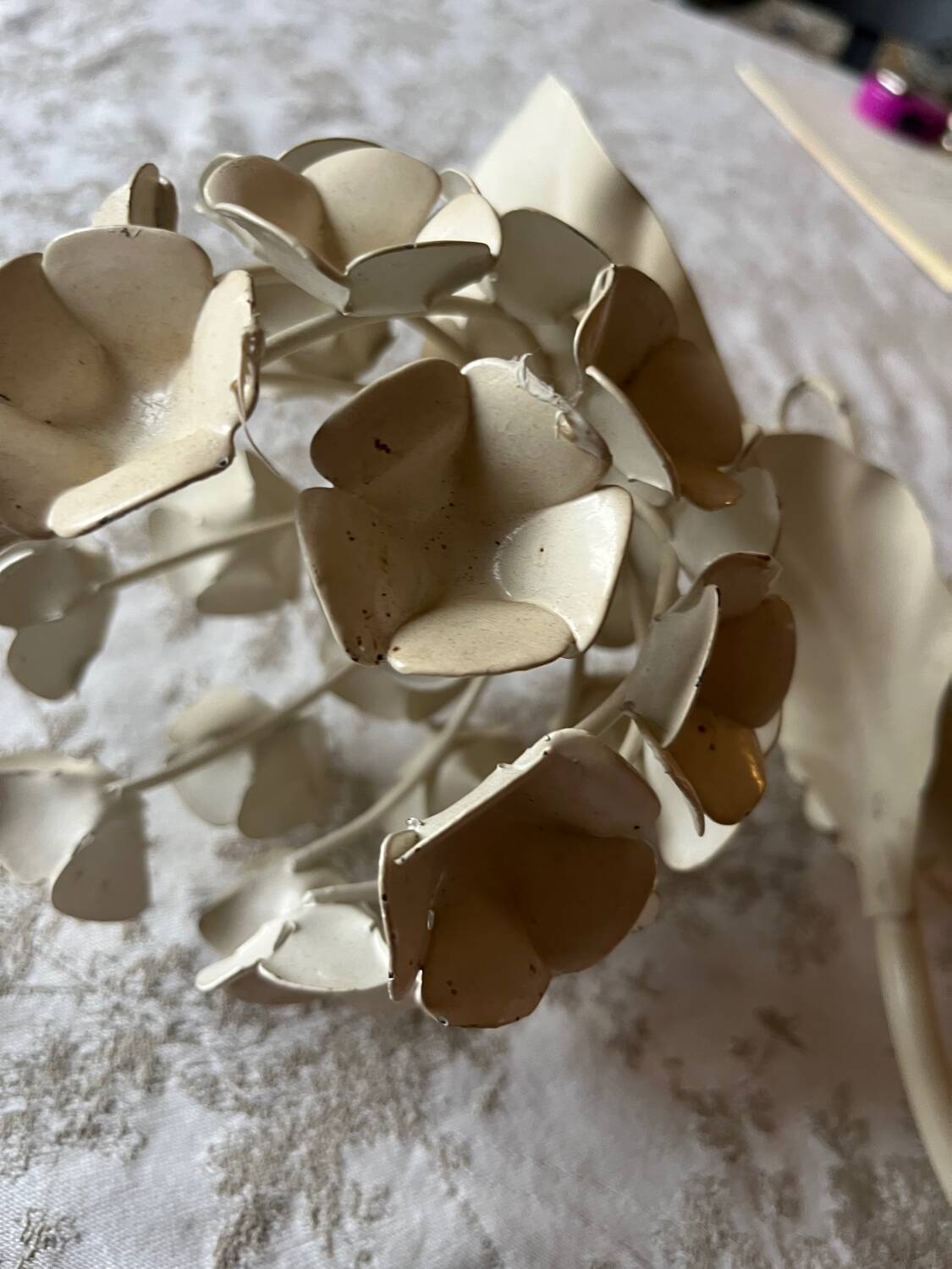 Ecru metal flower wall sconce
