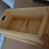 solid pine chest of drawers/chest of drawers